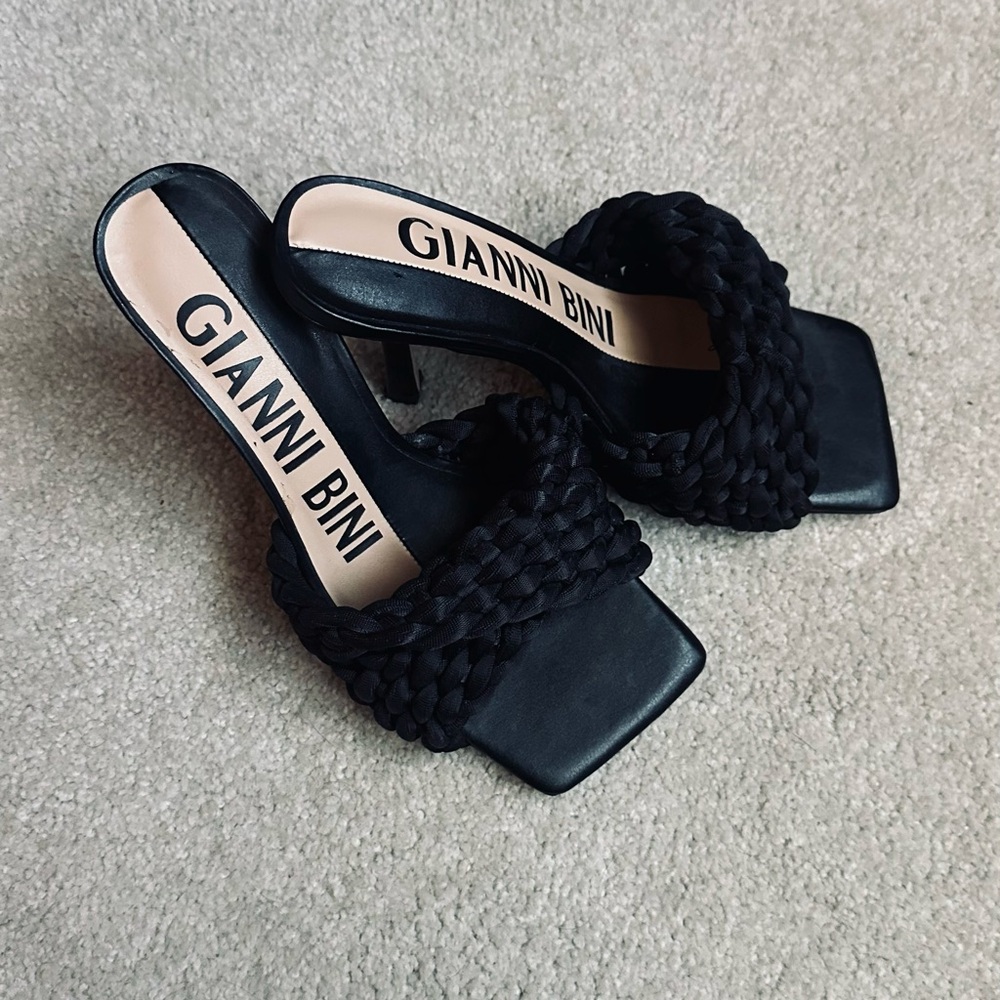 Gianni Bini Black Heeled Shoes with Braided Design